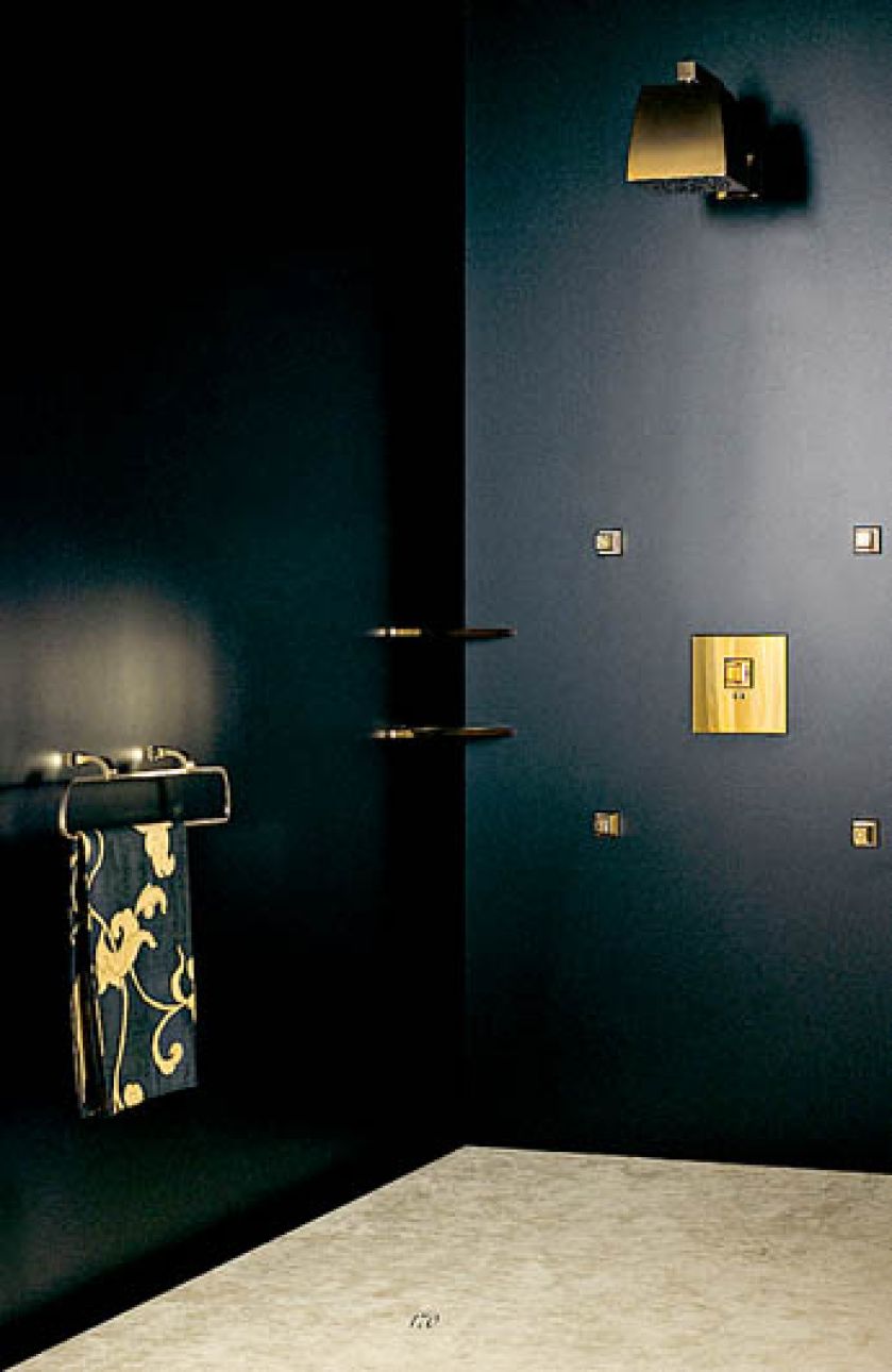 Armatura Gessi, seria Mimi Gold. Cena zestawu (półka narożna, uchwyt na ręczniki, deszczownica, dysze boczne,