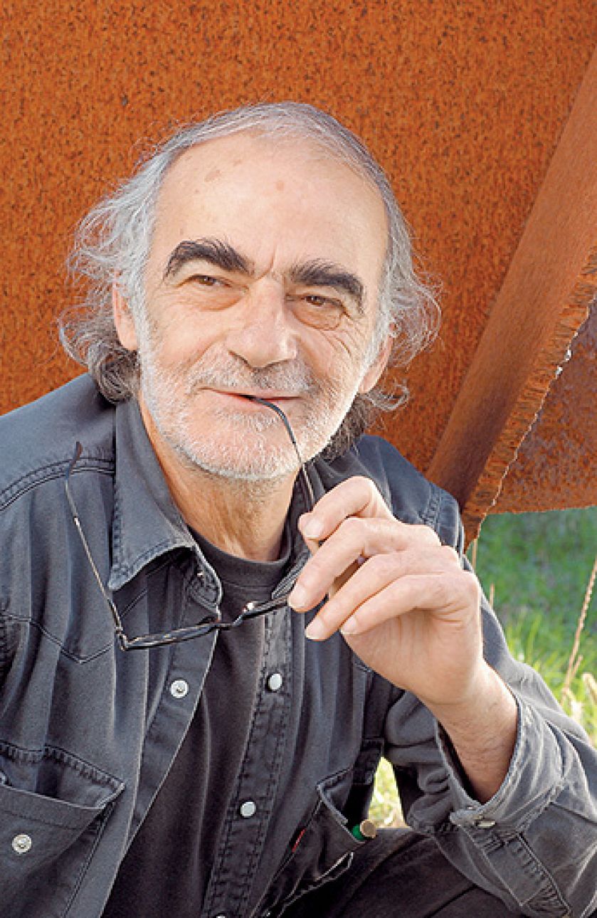 Kominki-rzeźby wykute z żelaza