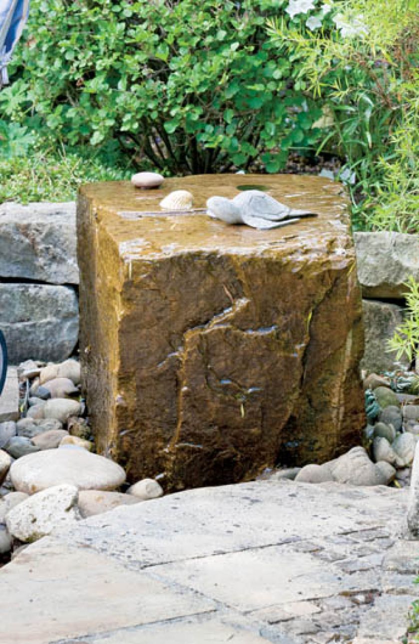 Ozdoba w ogrodzie. Sielanka nad strumieniem