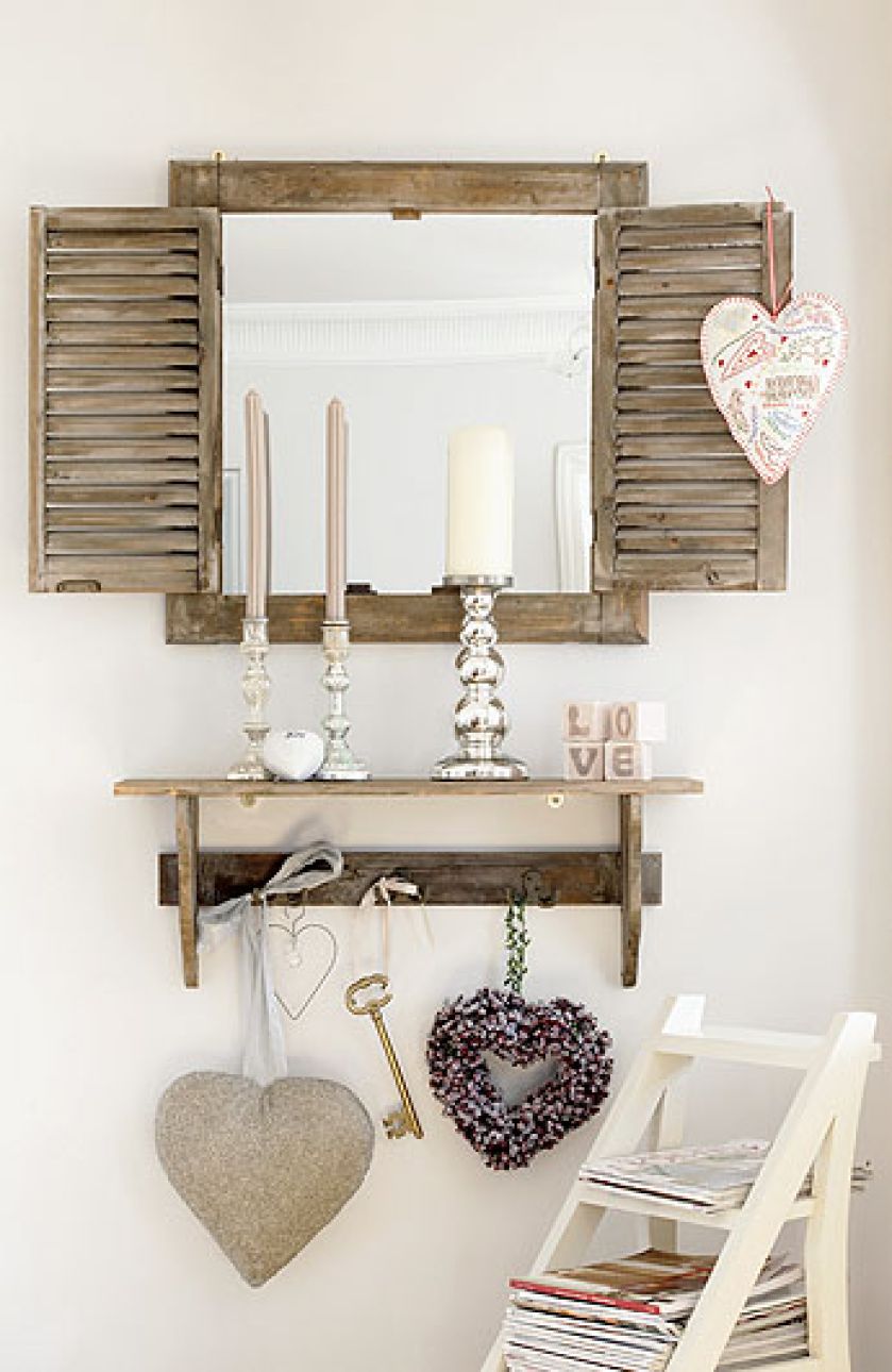 Przed remontem przygnębiająco wyglądały boazerie i malinowe czy zielone kolory na ścianach.