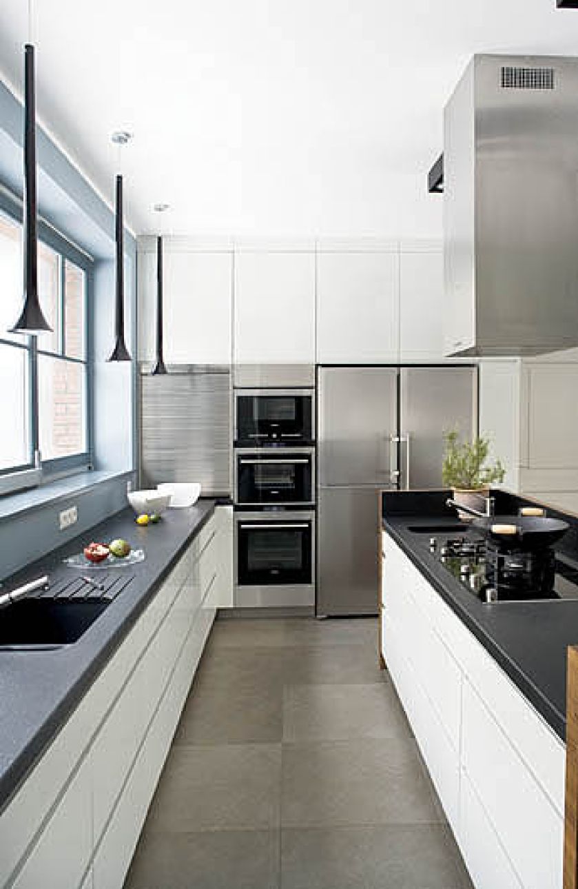 W tym domu rządzi duch modernizmu. Tylko w jadalni i łazience dla gości czuć mieszczańską przytulność.