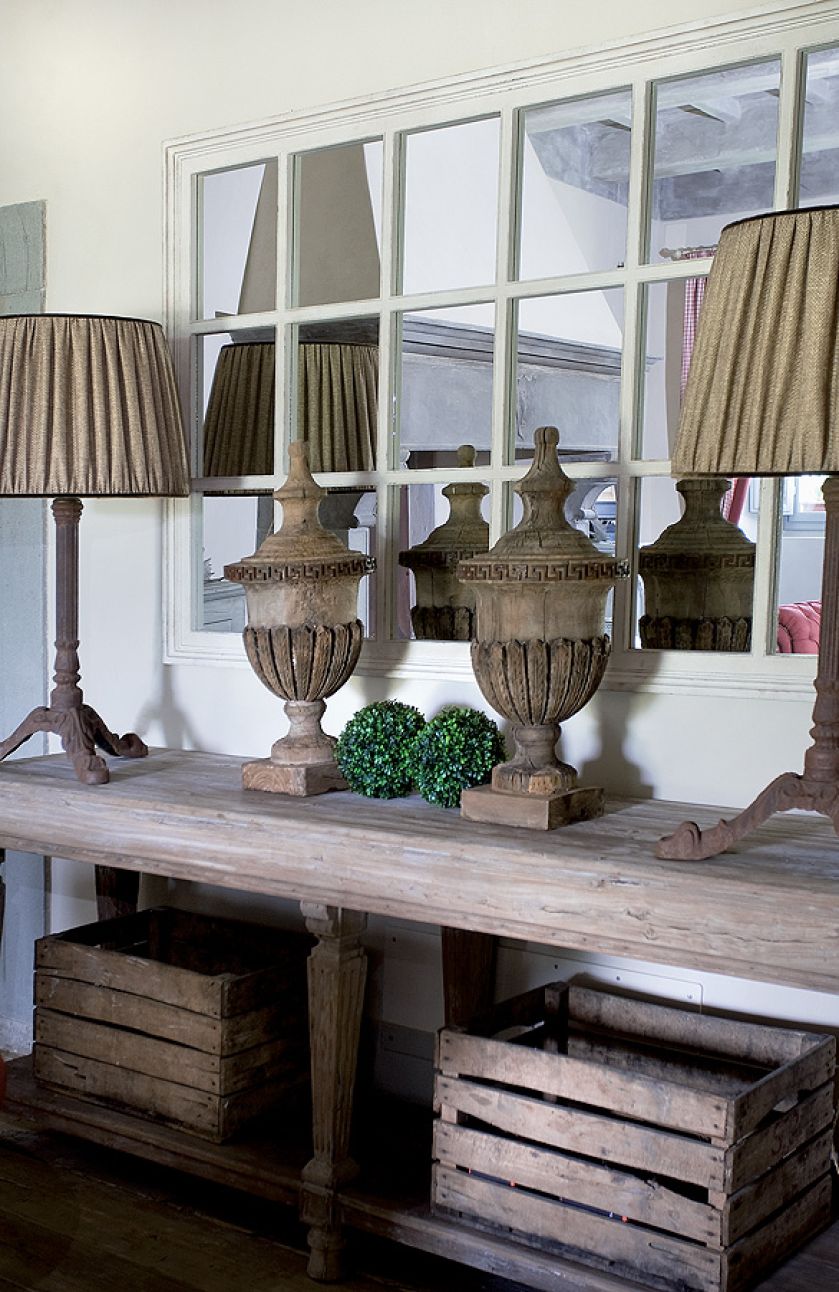 Ozdobna konsola kupiona w antykwariacie.