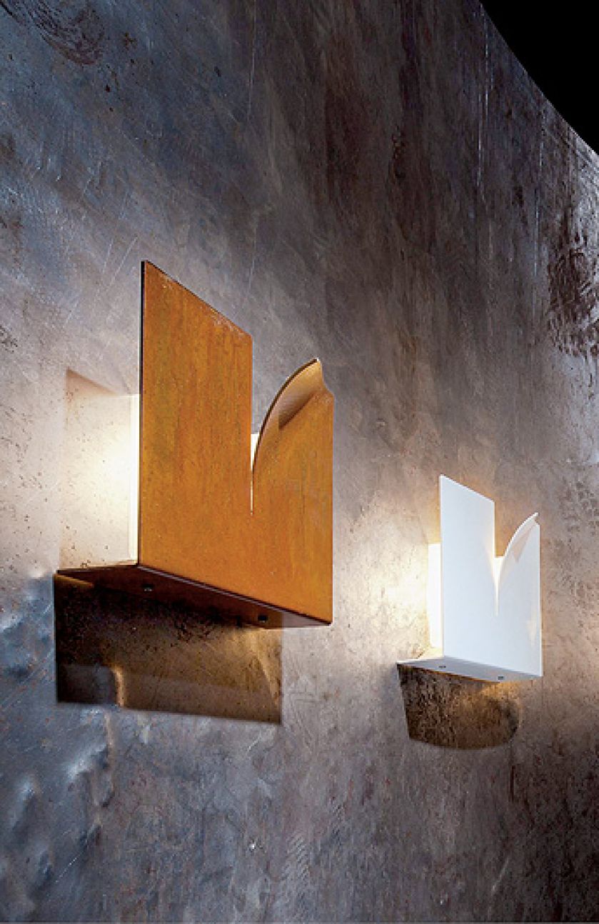 Dizajnerskie lampy ścienne Crack to pomysł Raula Giotto. Ce na – 605,90 zł/szt., Lampy.pl