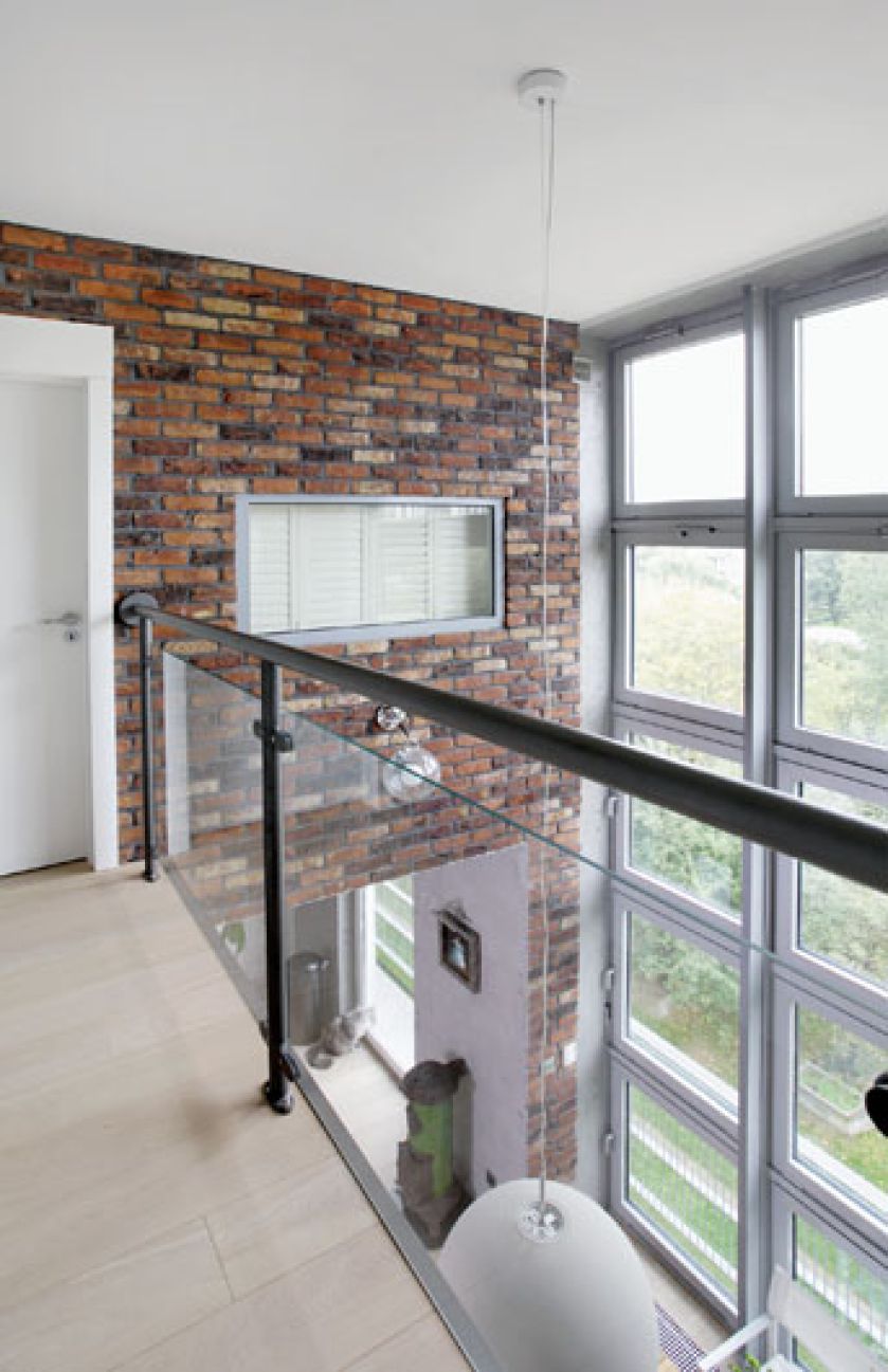 Szkło i cegła. Loft z kotami