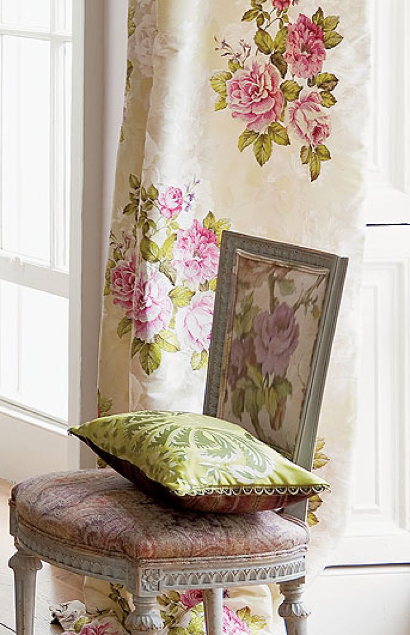 The Royal Collection od Designers Guild. Metr jedwabiu kosztuje od 427 zł do 1097 zł. DECODORE