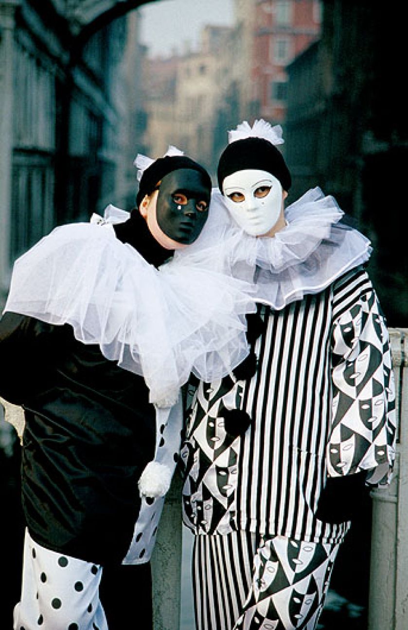 maski karnawałowe historia