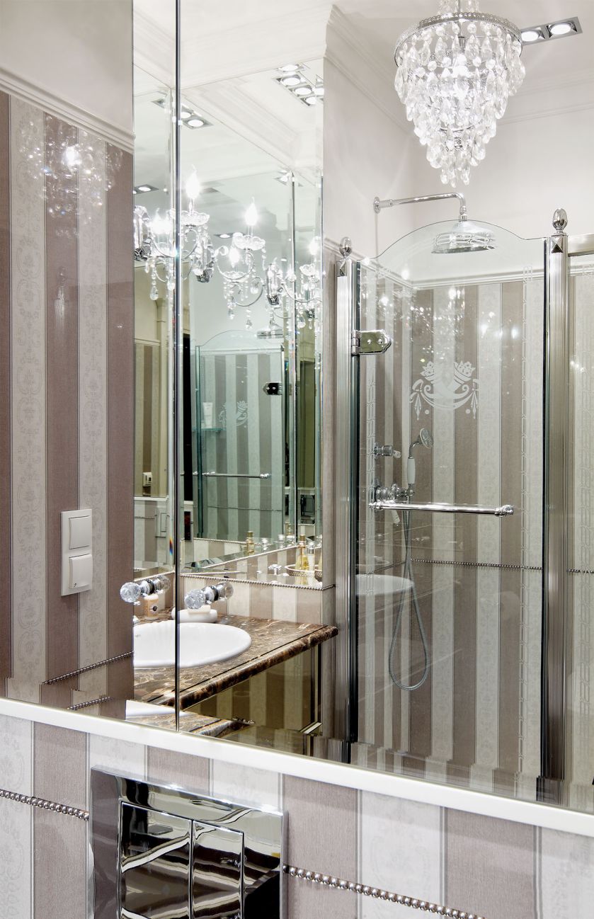 Łazienka Marii z prysznicem: grawerowana kabina i bateria to Devon Devon.