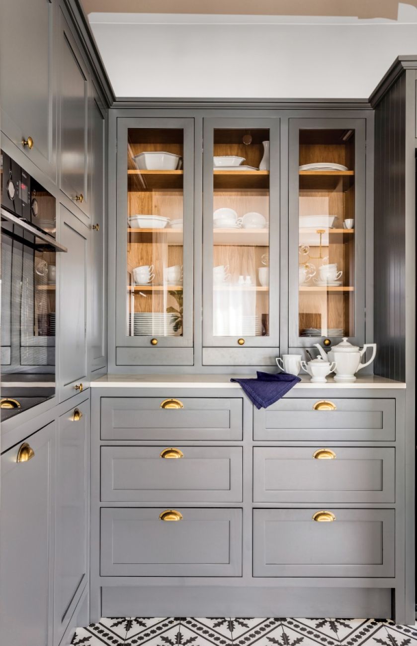 Doskonałe połączenie: francuski szyk i polskie rzemiosło w apartamencie