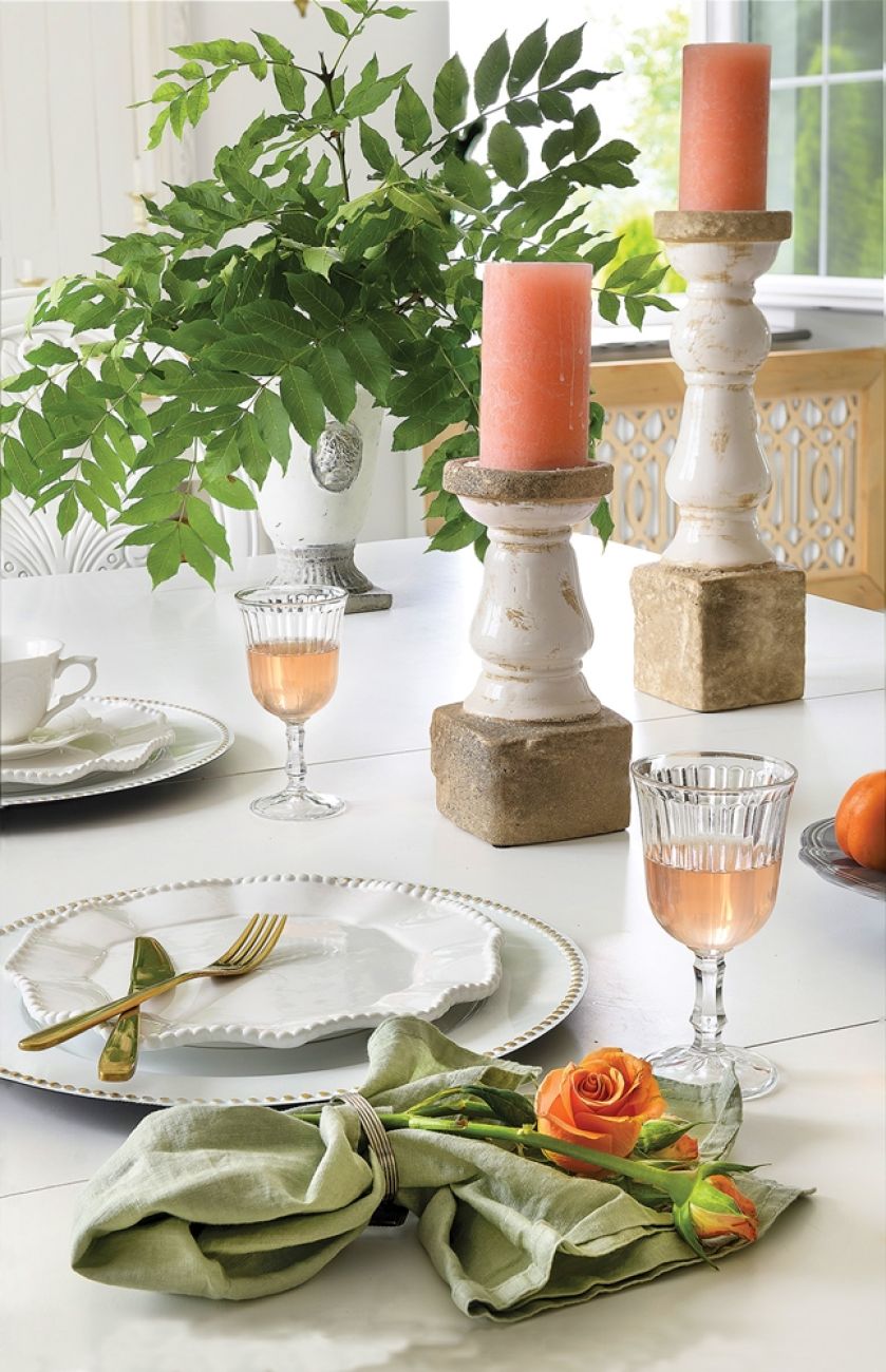 białe dekoracje stołu