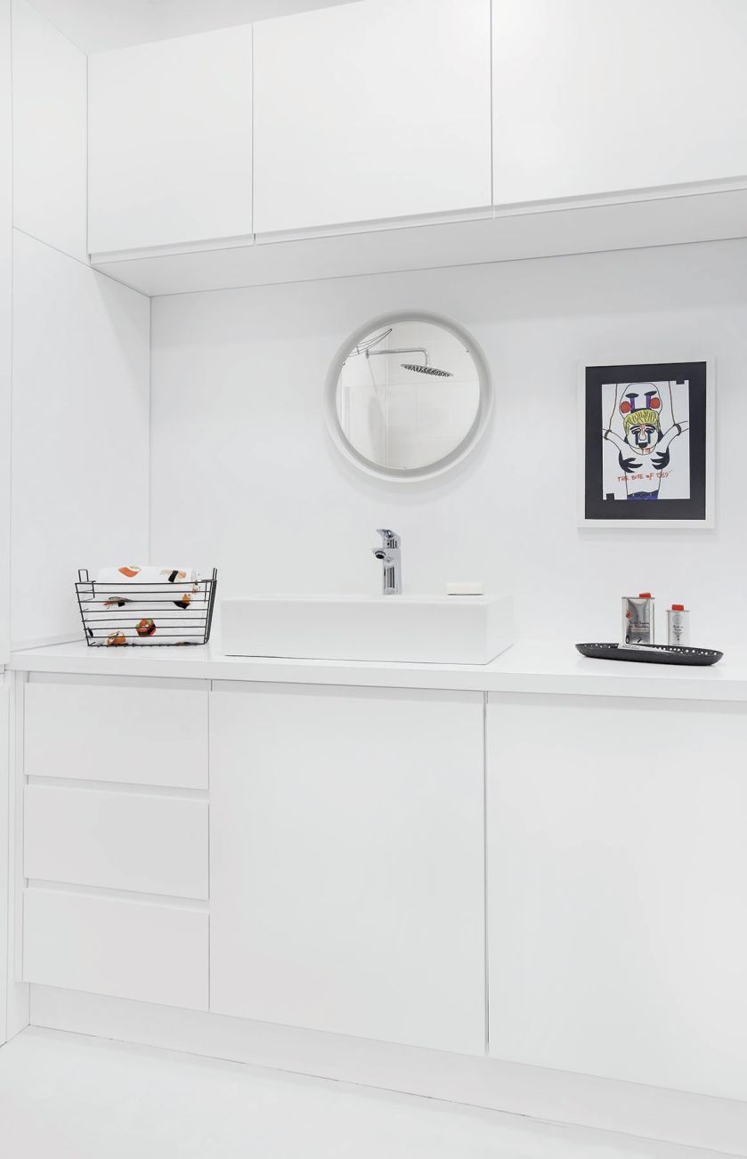 Biała łazienka dekoracje dodatki