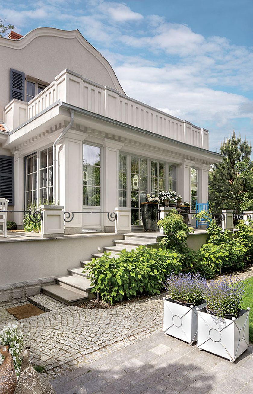 Francuska elegancja, mnóstwo duńskich i holenderskich dekoracji, do tego doskonałe polskie rzemiosło. A wszystko w