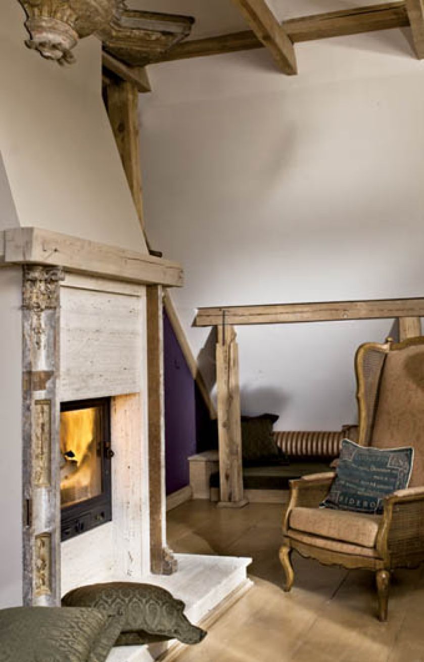 Kominek na poddaszu.