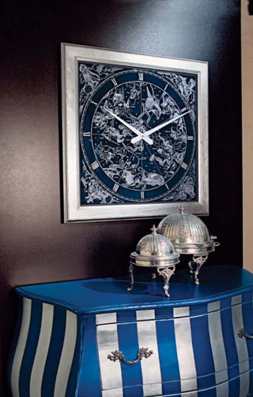 Wygląda jak obraz, tylko że jest ruchomy i nieubłaganie odmierza czas. Zegar Zodiaco firmy Tonin Casa w drewnianej ramie