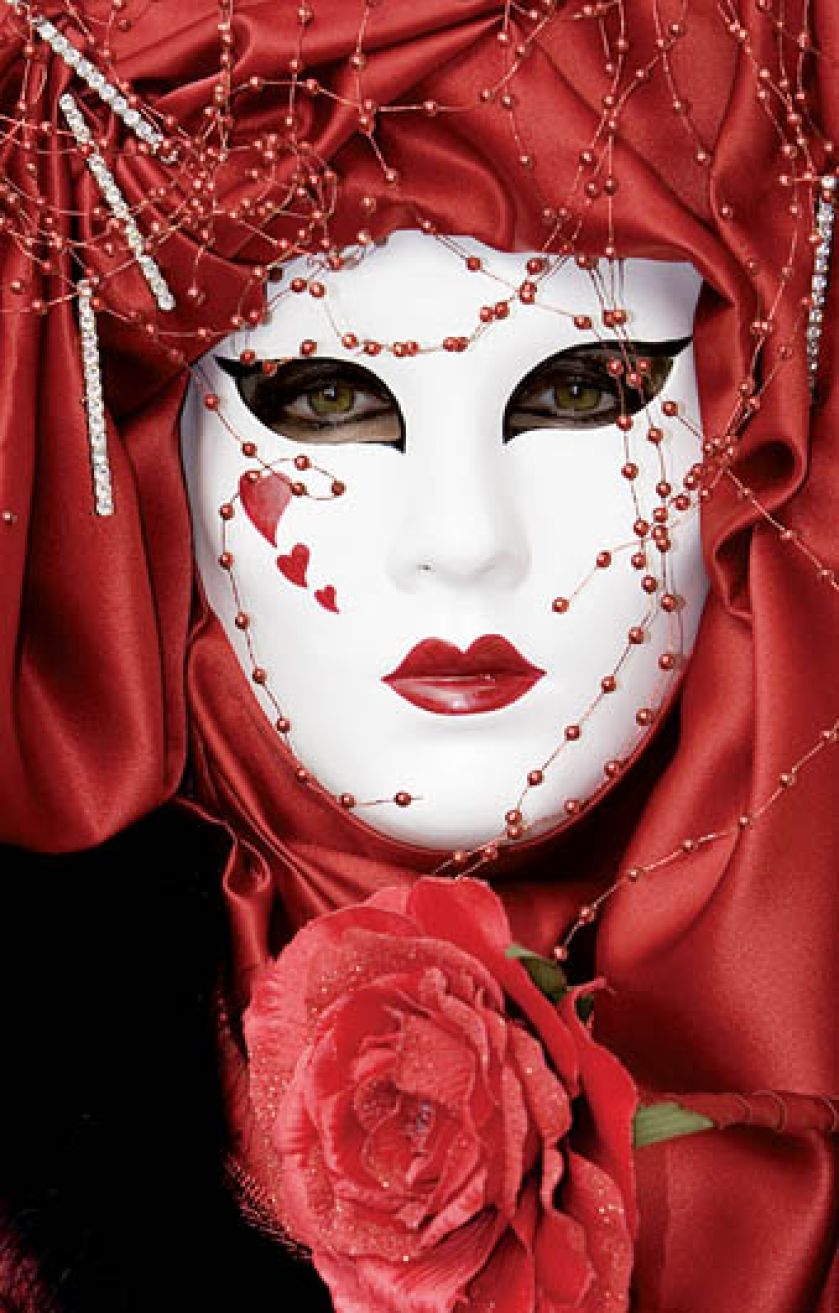 Białe volto. Fot. Medium. Maski