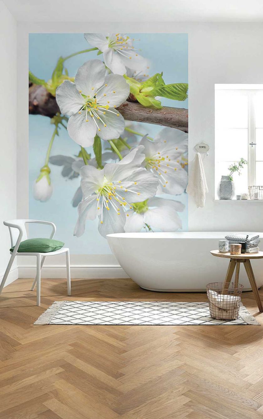 Wanna na tle fototoapety firmy Komar, kolekcja Blossom
