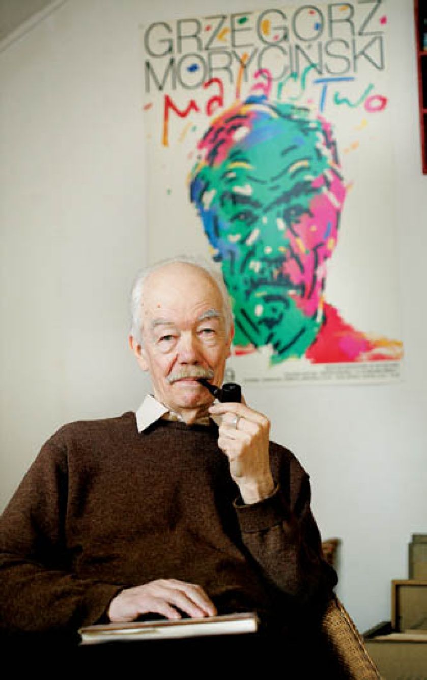 Koszula, krawat i sweter. Fajka. Siwe włosy, twarz spokojna, mądre oczy, tak jak na plakacie Świerzego ? oto Grzegorz