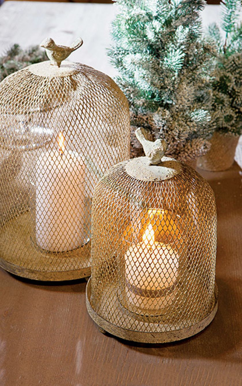 Lampiony Flamant: 256 zł (wys. 21 cm) i 605 zł (wys. 40 cm), z niklowanego aluminium, Square Space