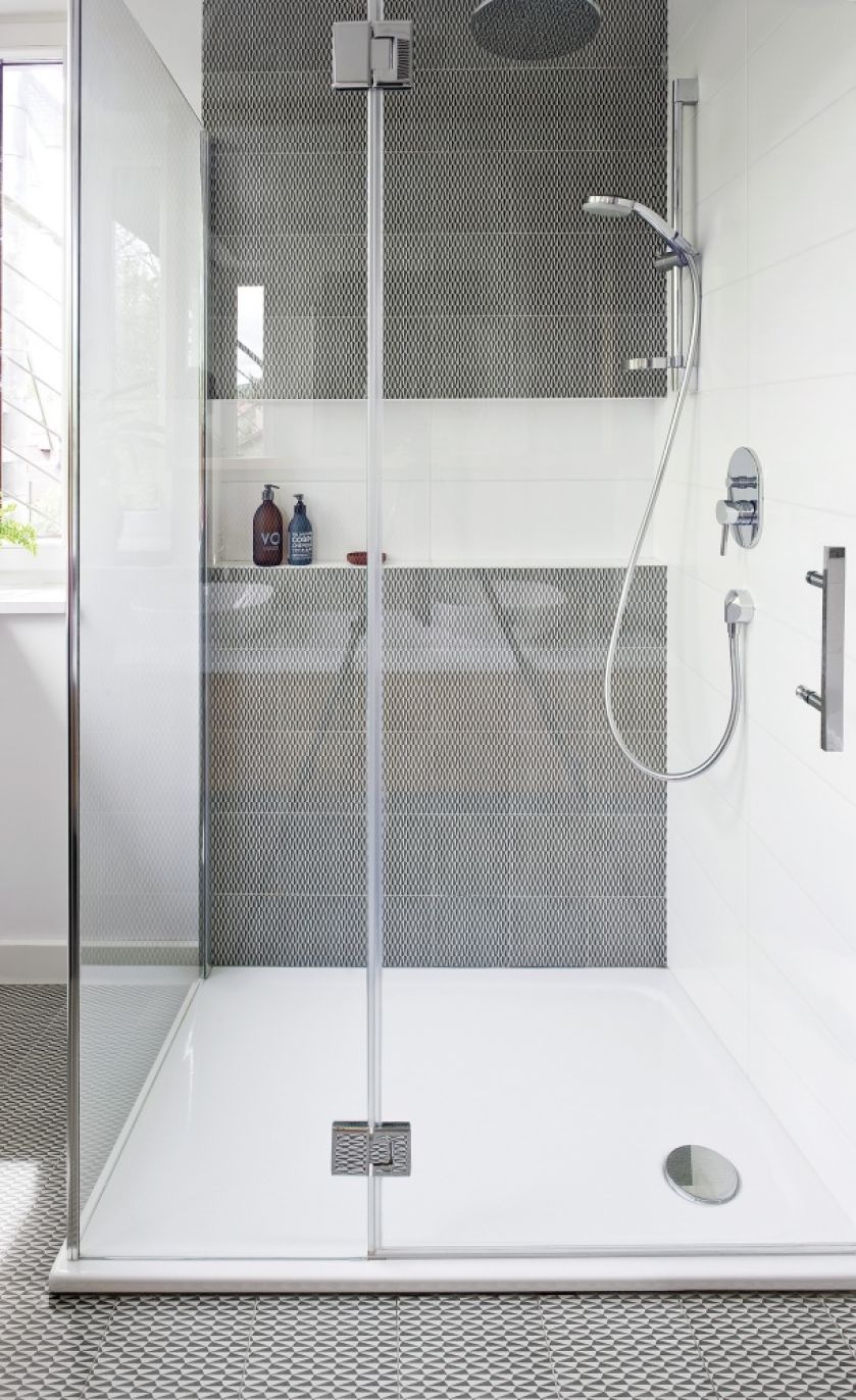 szare płytki do łazienki