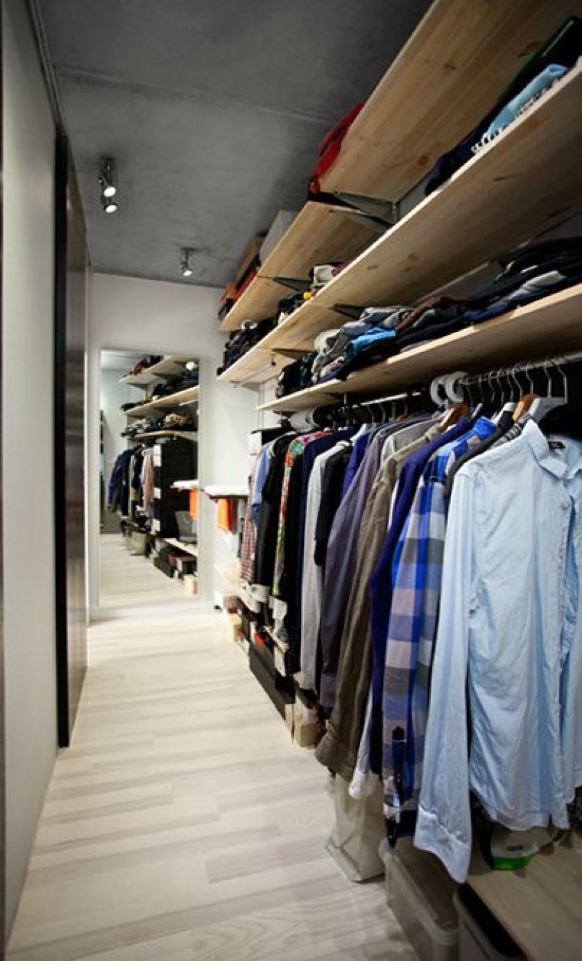 Garderoba znalazała się w wielofunkcyjnej czarnej kostce