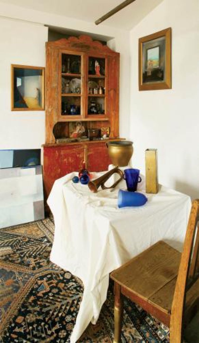 W pracowni Małgosi zawsze czeka na stole gotowa kompozycja martwej natury. Pod ścianami odpoczywają