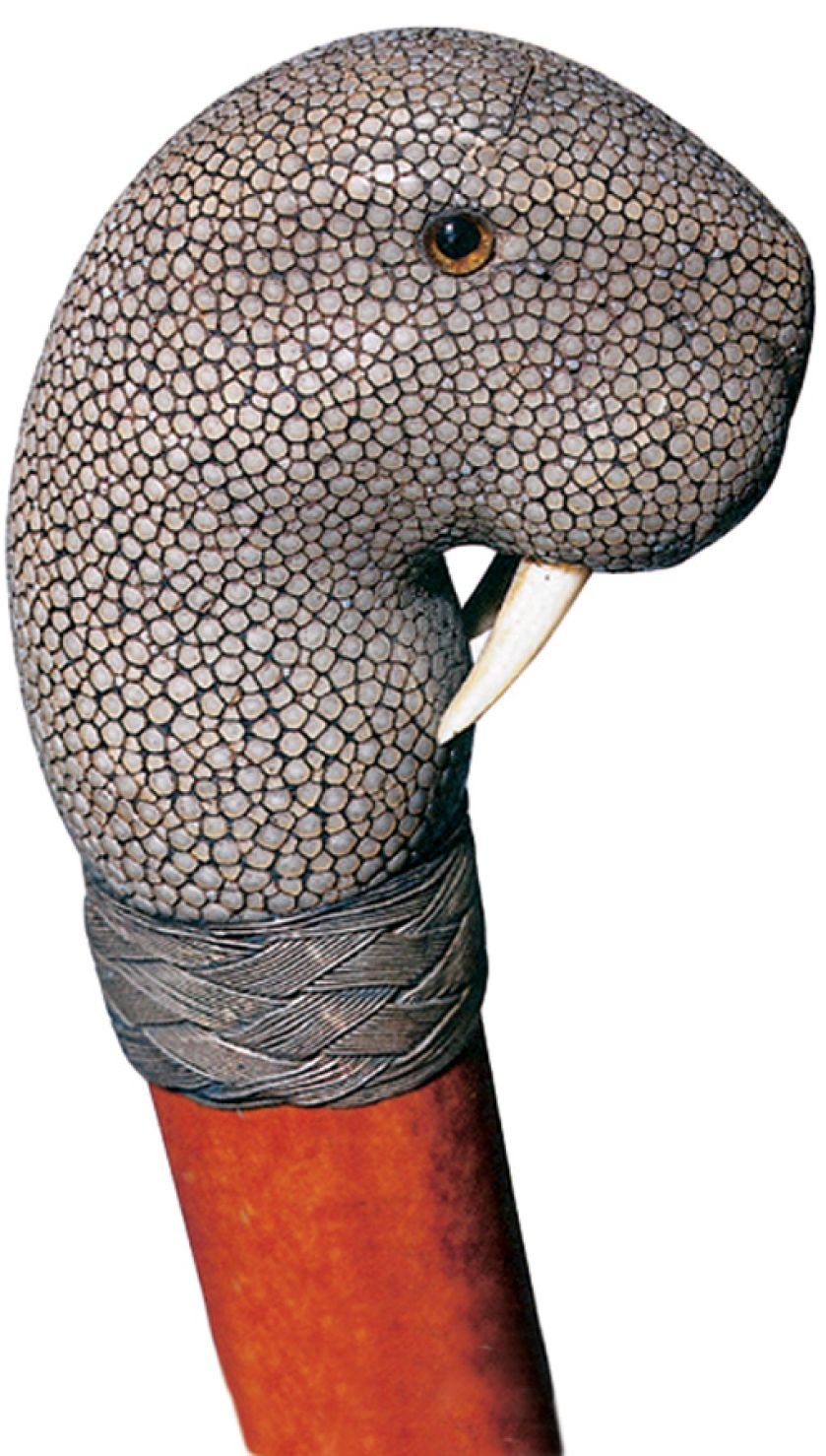 Uchwyt w kształcie głowy morsa, z metalu