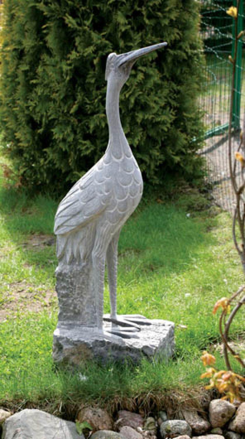 Kamienny żuraw - na wypadek, gdyby ten prawdziwy akurat się schował.