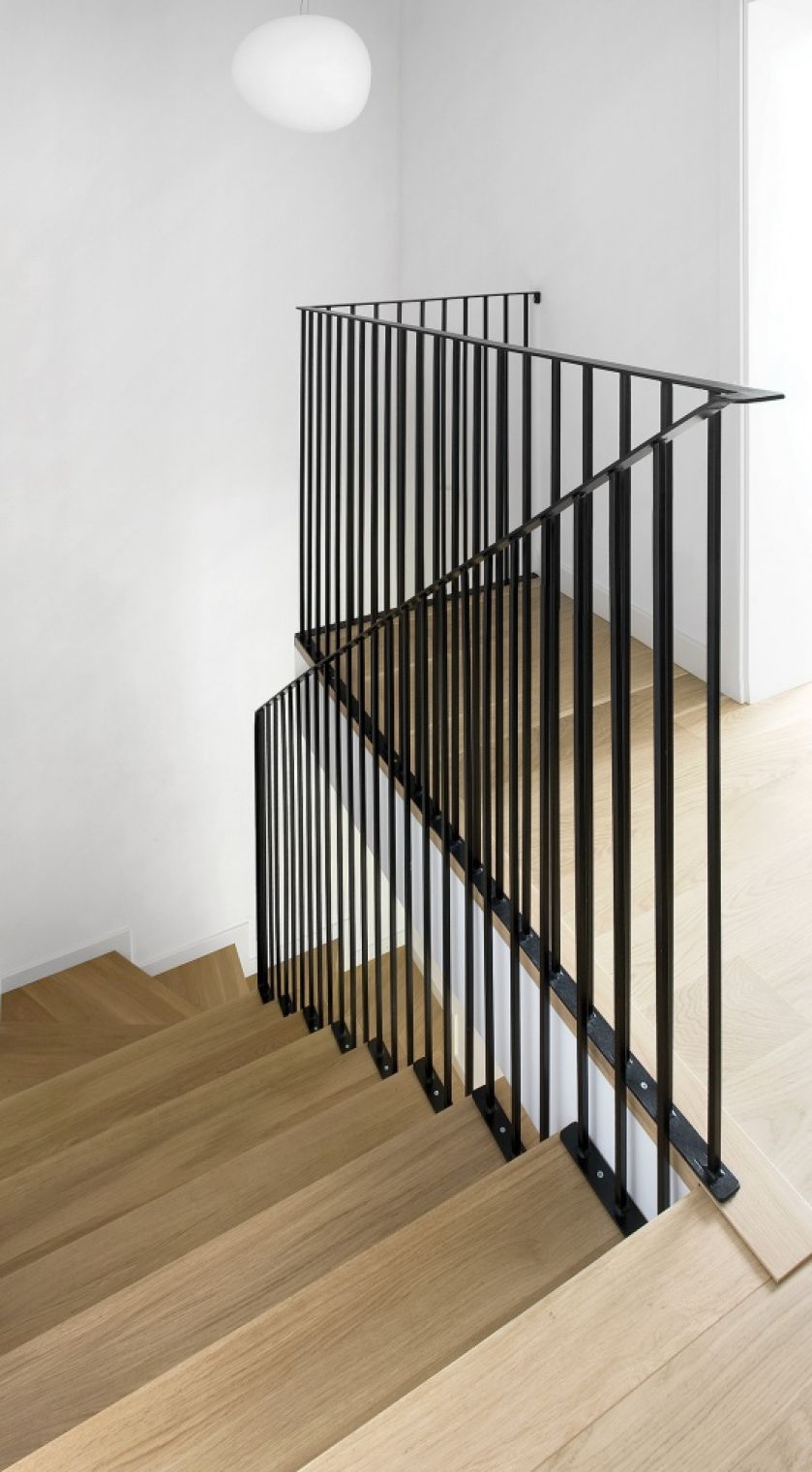 nowoczesne mieszkanie biel z drewnem