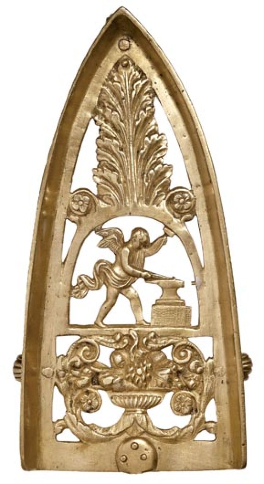 Mosiężna podstawka pod żelazko, Niemcy, pocz. XIX w., Muzeum Narodowe we Wrocławiu