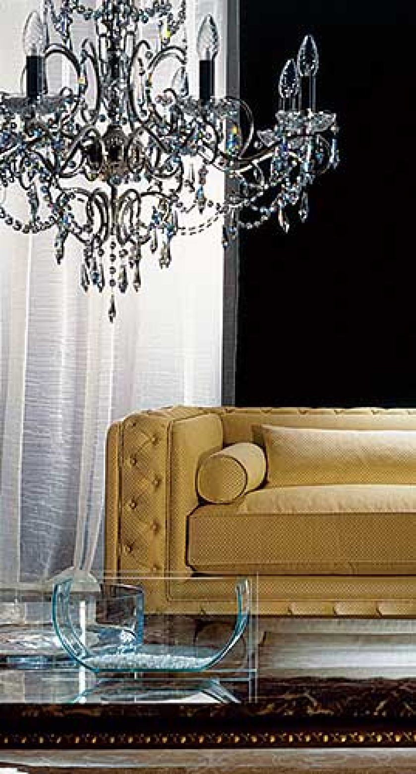 Żyrandol sygnowany logo Swarovskiego kosztuje 25 500 zł. PATT MEBEL, GALERIA ARTE INTERIOR