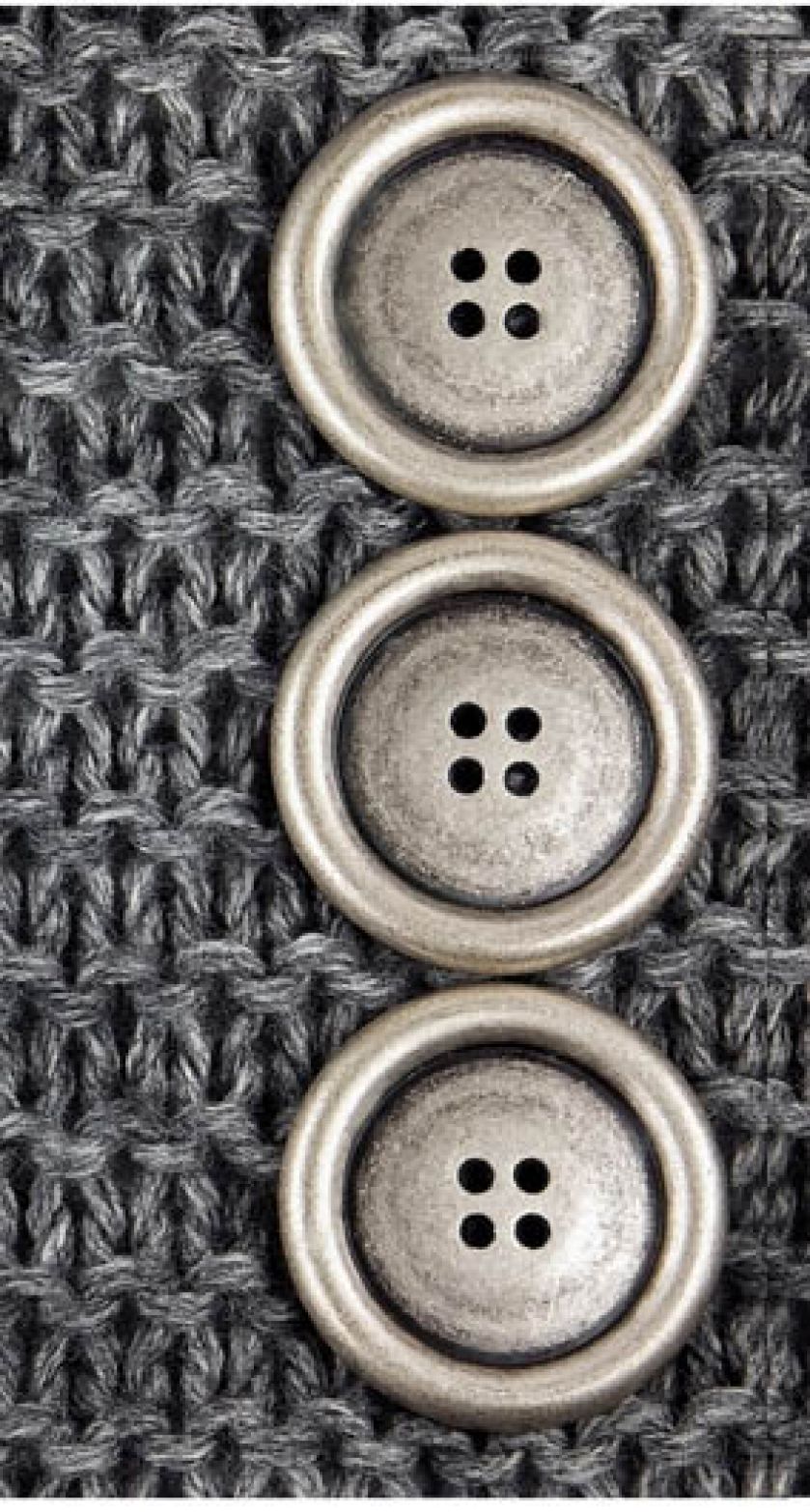 Siermiężne metalowe guziki, fot. Shutterstock.com