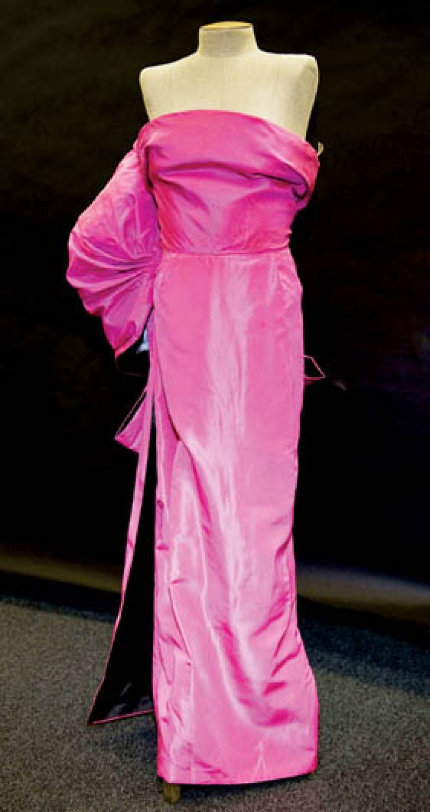 Sukienka Marilyn Monroe, w której śpiewała piosenkę? Diamenty są najlepszym przyjacielem kobiety?.