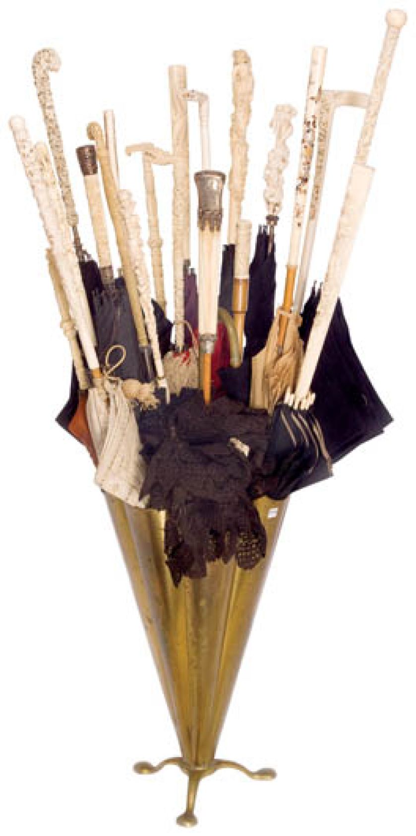 Kosz wiktoriańskich parasoli z rączkami z kości słoniowej, 1890 r., z kolekcji Gary ego Durow/fot. Steve Dean