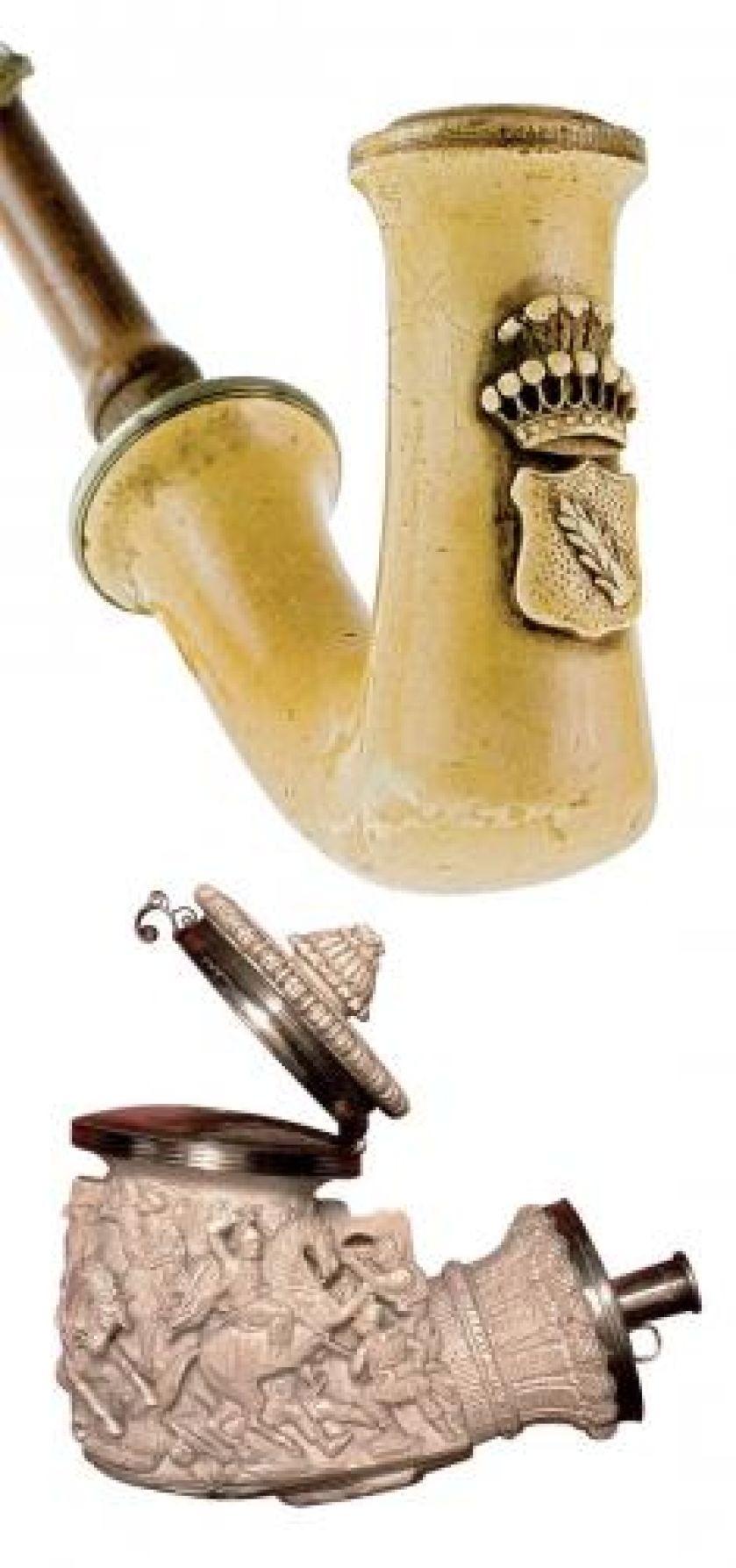 Główka sepiolitowa, typ z herbem , na bambusowym cybuchu. Węgry, koniec XIX w., Muzeum Dzwonów i Fajek w Przemyślu, fot.