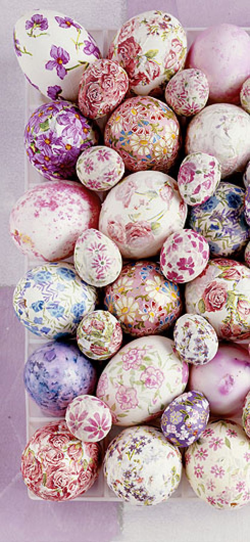 Historia pisanek sięga zamierzchłych czasów. Dziś wykonują je nie tylko gospodynie, ale i wielcy artyści,