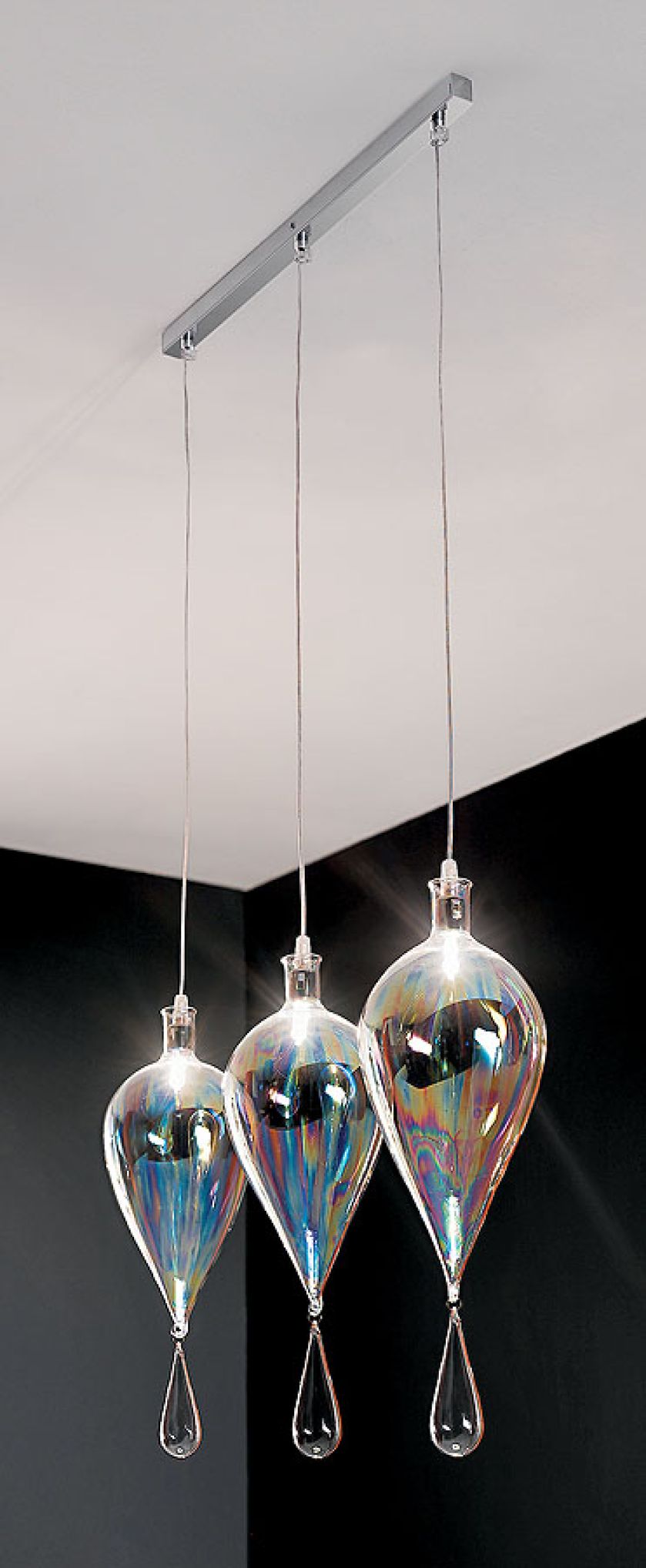 Zwyczajne bańki, tyle że w złocie, błękitach i szarościach.