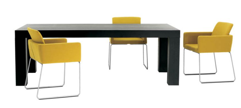 Krzesełka Moni w żółtym filcu, od 1695 zł. Najnowsza kolekcja BOCONCEPT