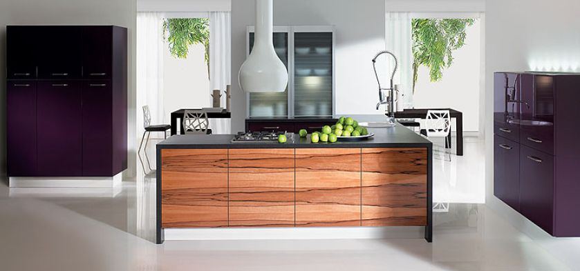 Wyspa fornirowana lakierowanym drewnem egzotycznym. Cena zależy od wielkości kuchni. WFM SZYNAKA