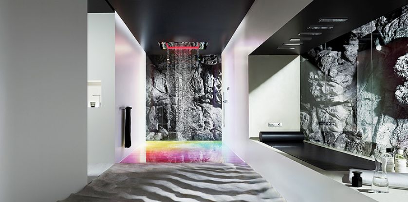 Kilka typów deszczu i mgły, zmienne oświetlenie oraz aromaterapia, Dornbracht.