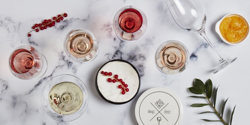 Kieliszki i akcesoria na przyjęcie sylwestrowe