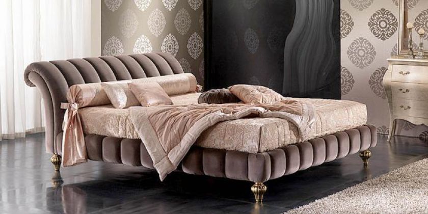 Wraca moda na puchowe piernaty, poduchy, pledy, kapy, falbany, koronki...