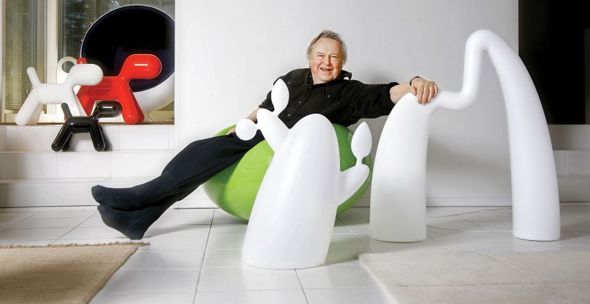 Eero Aarnio zawsze upewnia się, że meble są wygodne.