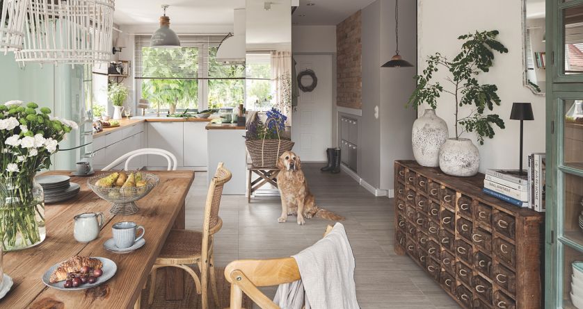 Sztuka łączenia starego z nowym w domu architektki wnętrz Mai Różańskiej