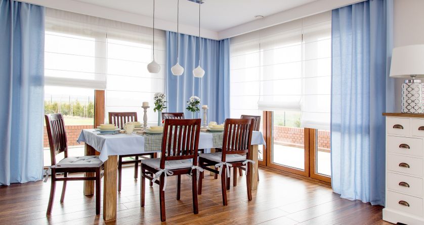 Rolety rzymskie: dekoracje okien nr 1 w Polsce – jak wybrać?