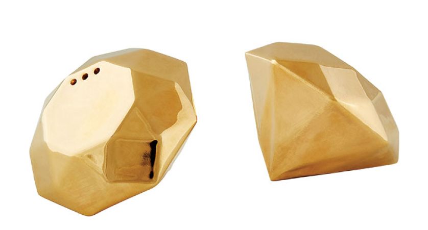 Złota solniczka i pieprzniczka w kształcie diamentów. Diamond. Projekt Gitte Dyrberg i Henning Kern dla Fyrklövern.