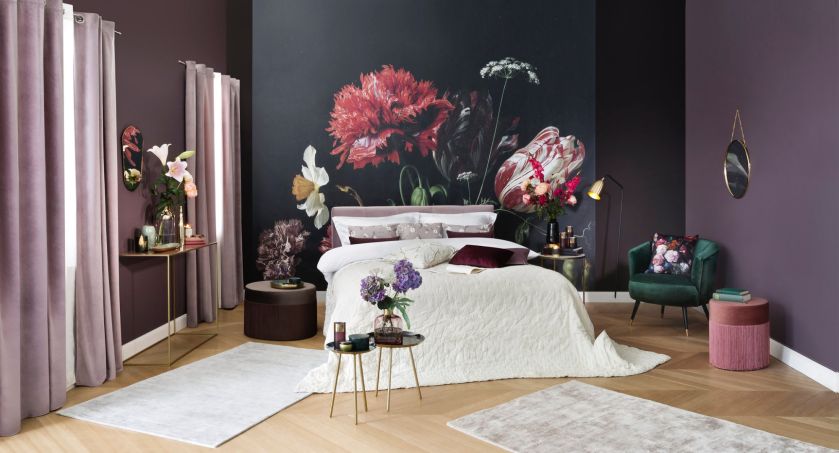 fioletowa sypialnia
