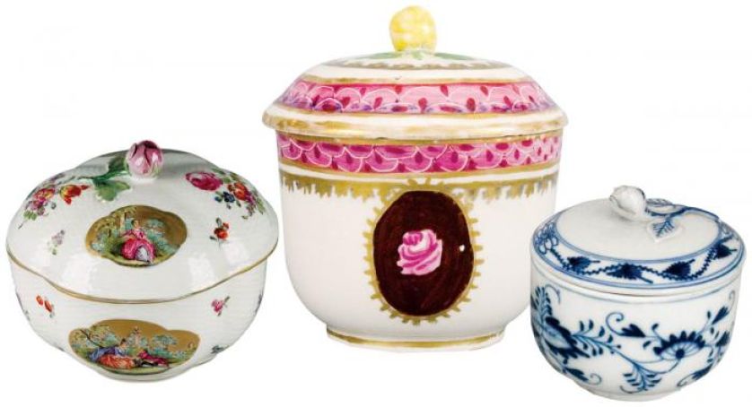 Porcelanowa z miniaturami ? la Watteau, farby naszkliwne, Wiedeń, Cesarska Manufaktura Porcelany, ok. 1760-1780 r.,