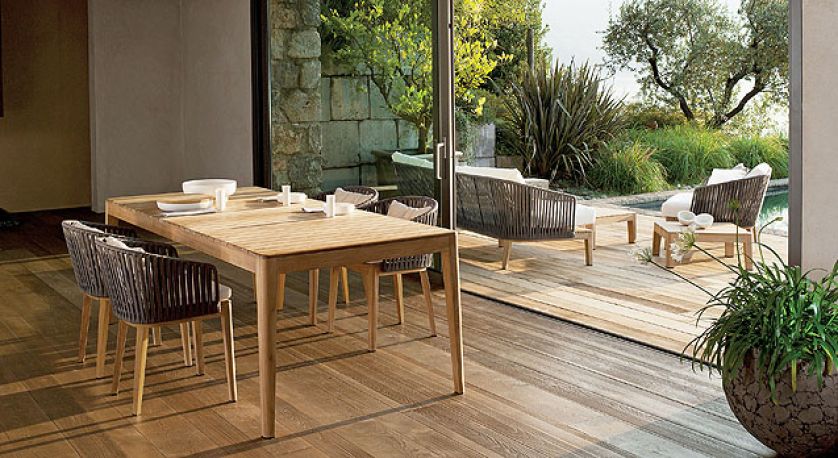 MOOD, krzesła z drewna tekowego, oparcia na aluminiowej ramie oplecione odpornym na wodę i promienie