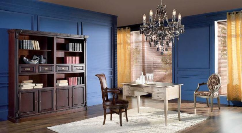 Biurko Bidermajer ? 2825 zł, czarny fotel obrotowy Gulio ? 2100 zł, fotel Sara ? 2214 zł. MEBLONOWAK