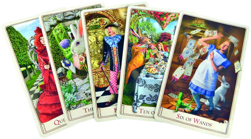 Według Alicji w Krainie Czarów. Karty Tarota jak dzieła sztuki