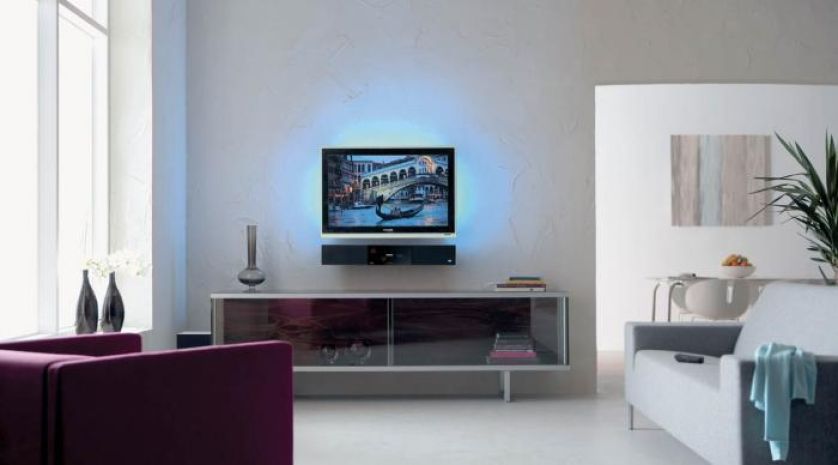 Płaski telewizor LCD z trójstronnym podświetleniem tła można kupić w trzech rozmiarach ekranu: 37 42 i 47 cali. W